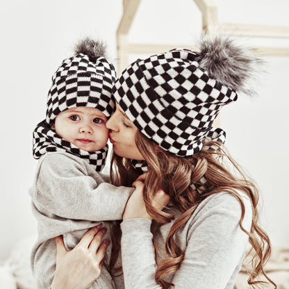 Mom And Baby A Set Of Knitted Hats New Black And White Red Plaid