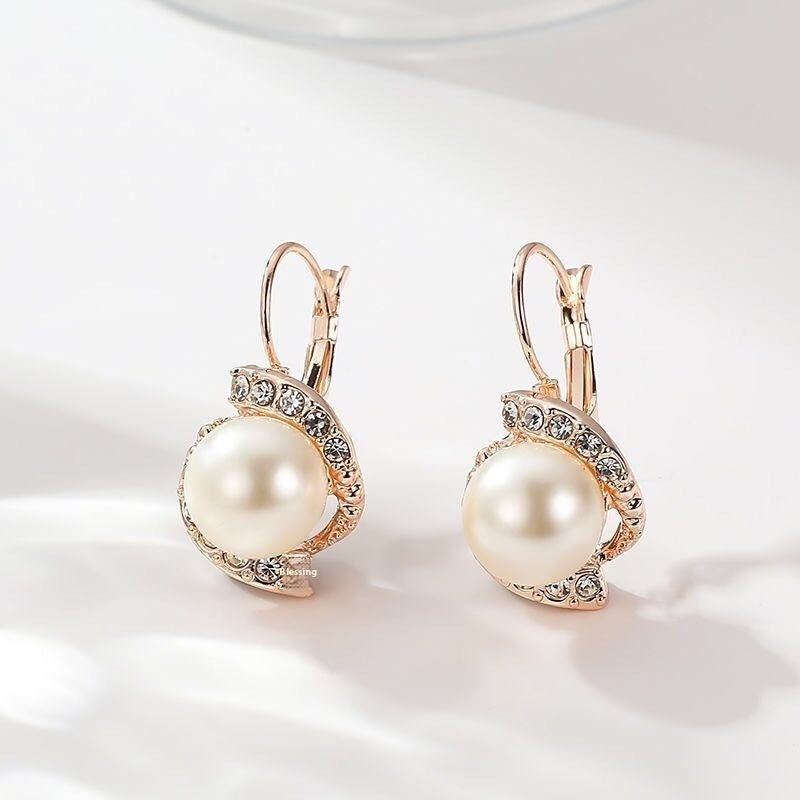 Pearl Elegant Ear Studs