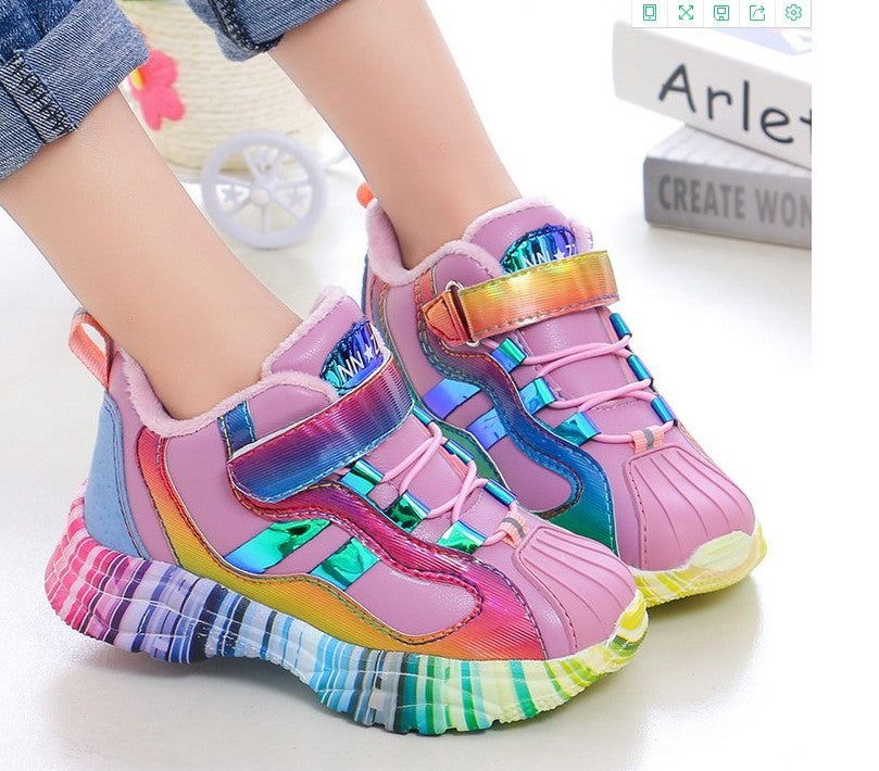 Children's sports shoes