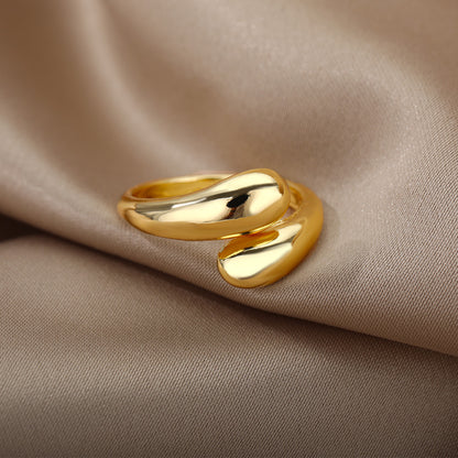 Golden Color Irregular Geometric Rings