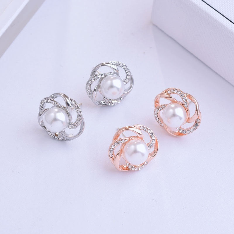 Pearl Elegant Ear Studs