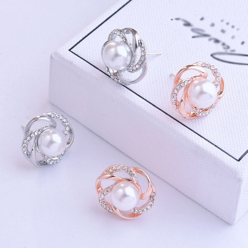 Pearl Elegant Ear Studs