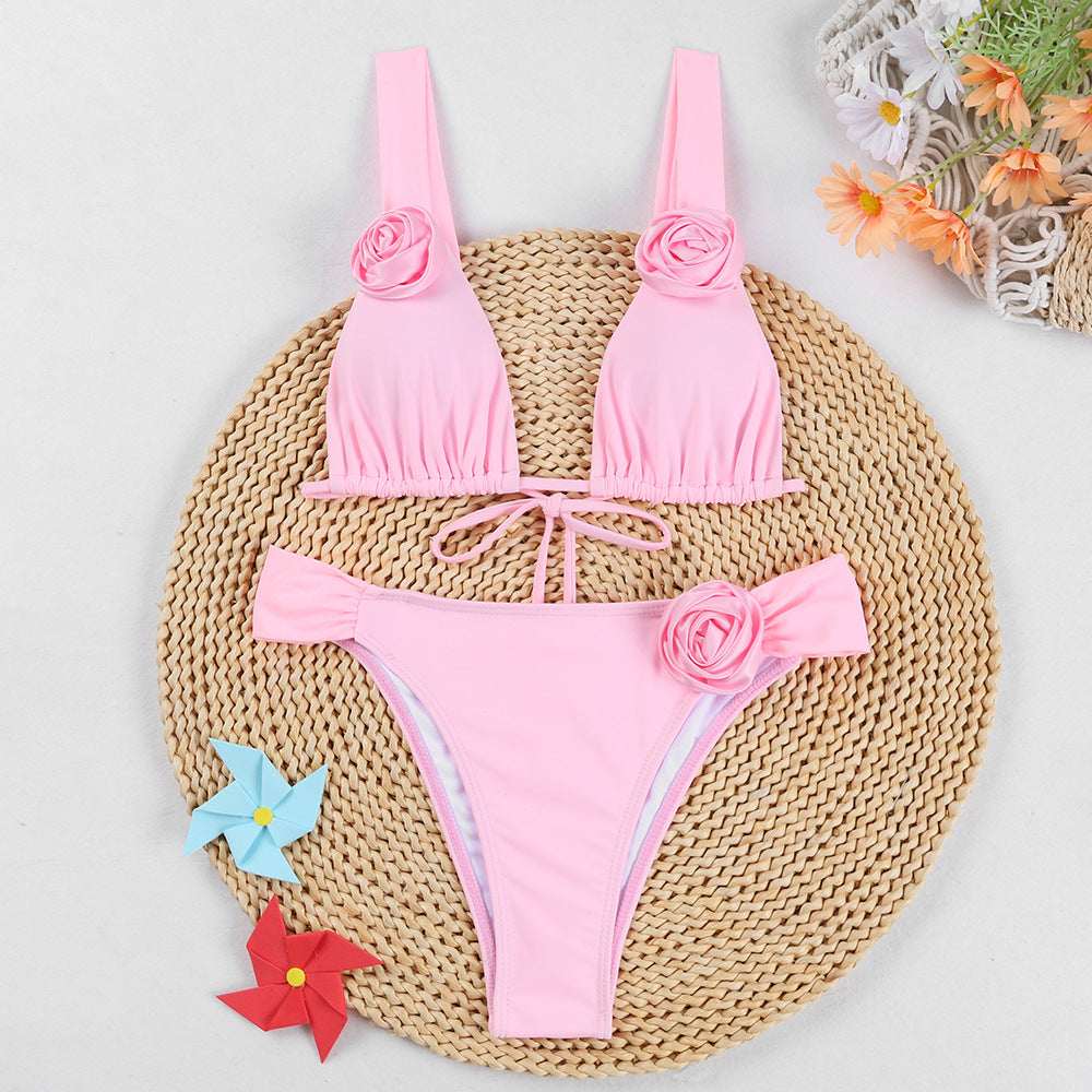 Bikinis de playa con flores rosas