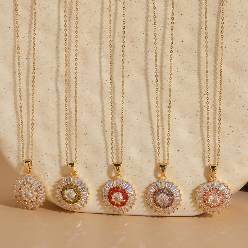 Collares con colgante de circonitas y flores