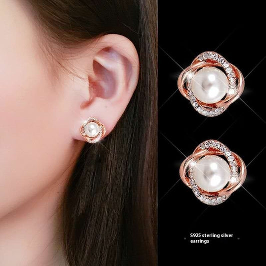 Pearl Elegant Ear Studs