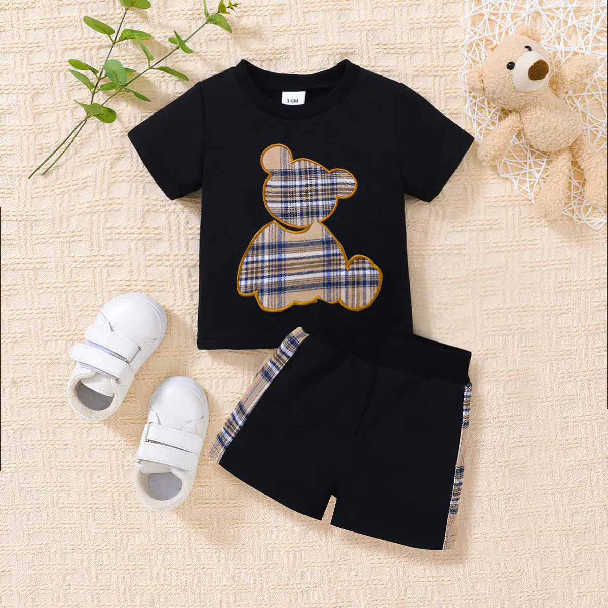 Set aus T-Shirt und Shorts mit Rundhalsausschnitt und Babybär-Grafik