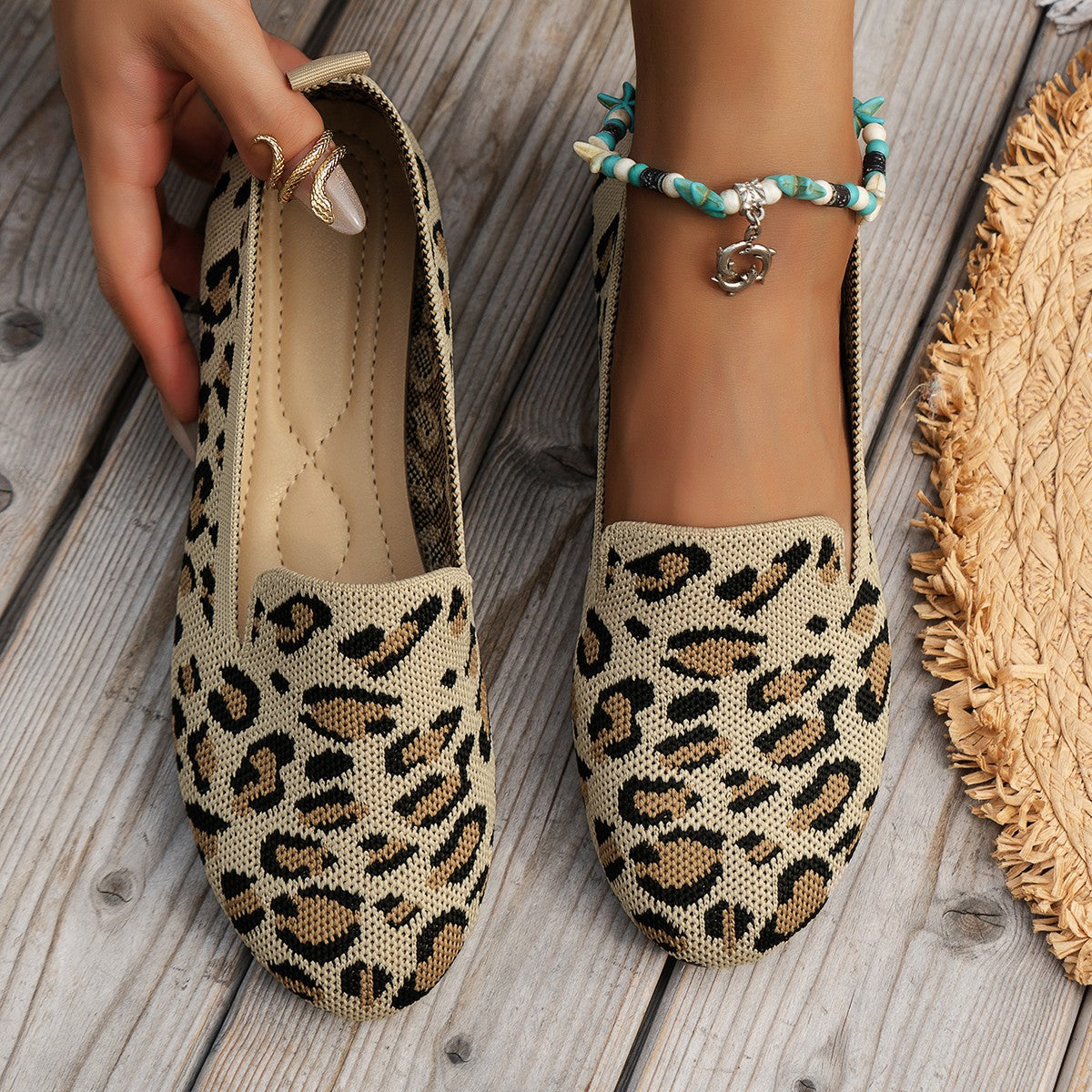 Zapatos sin cordones con punta redonda y estampado de leopardo