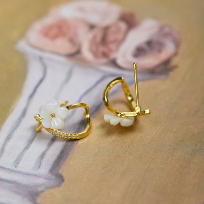 Small White Flower Mosquito Coil Shell Stud Earrings