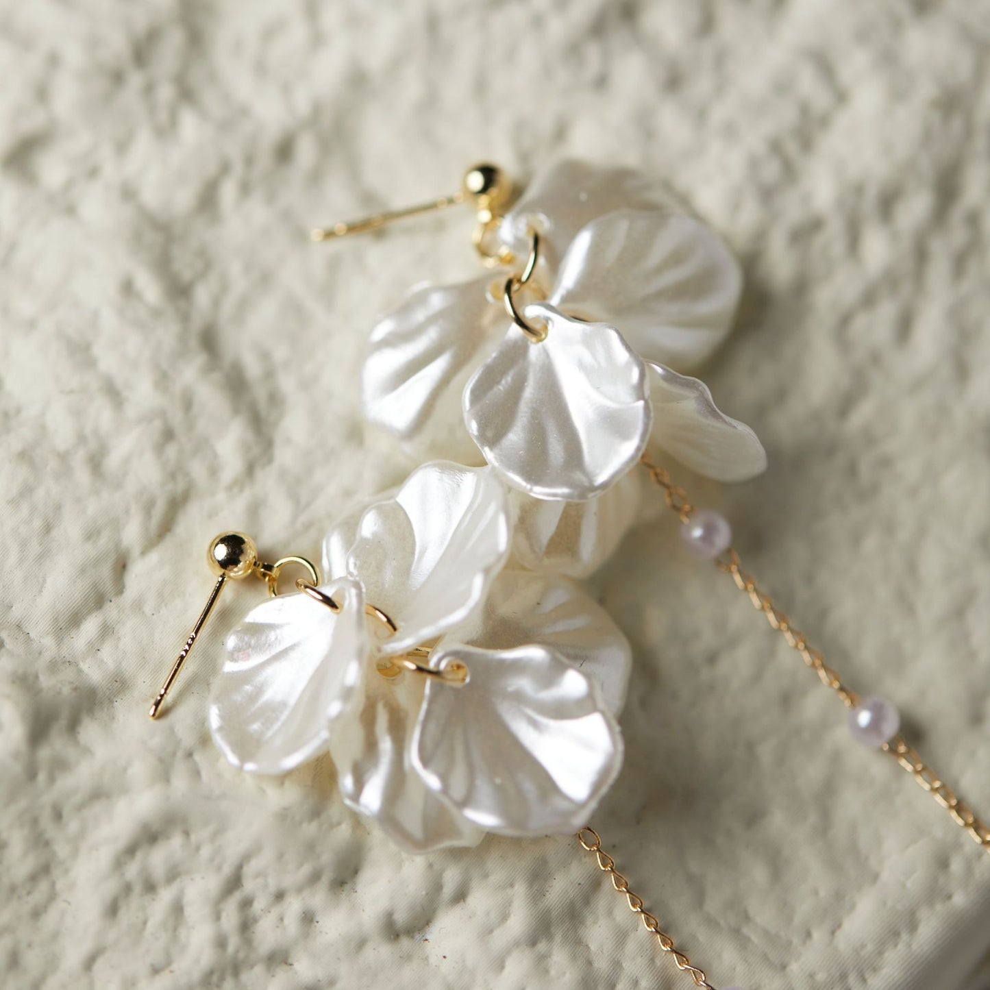 White Petal Long Tassel Round Face Stud Earrings