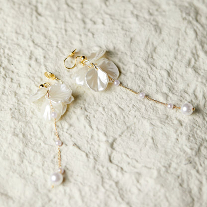 White Petal Long Tassel Round Face Stud Earrings