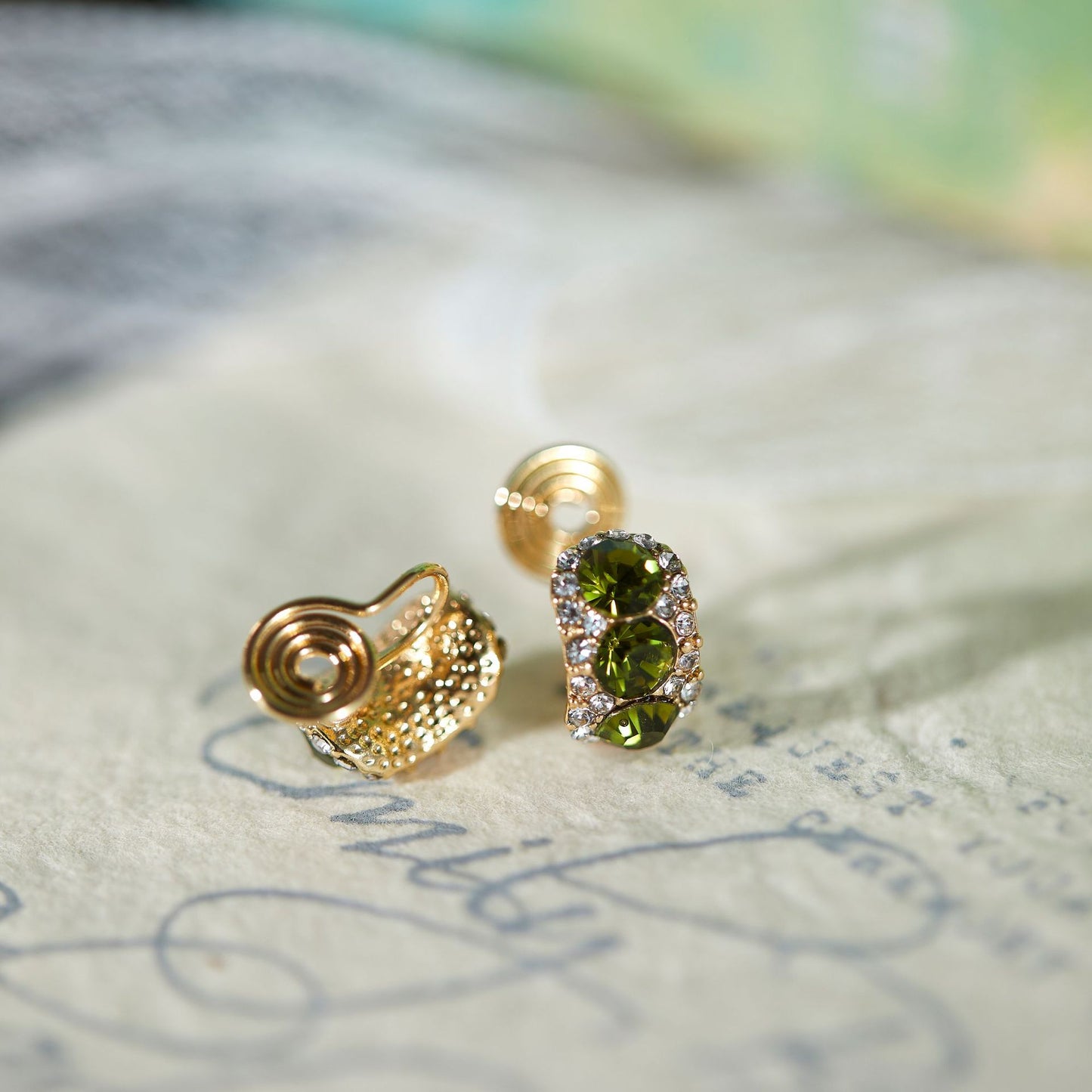 Retro Exquisite Olive Green Zircon Stud Earrings