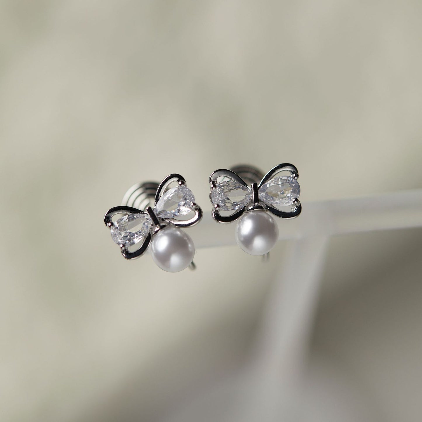 Bowknot Pearl Stud Exquisite Earrings