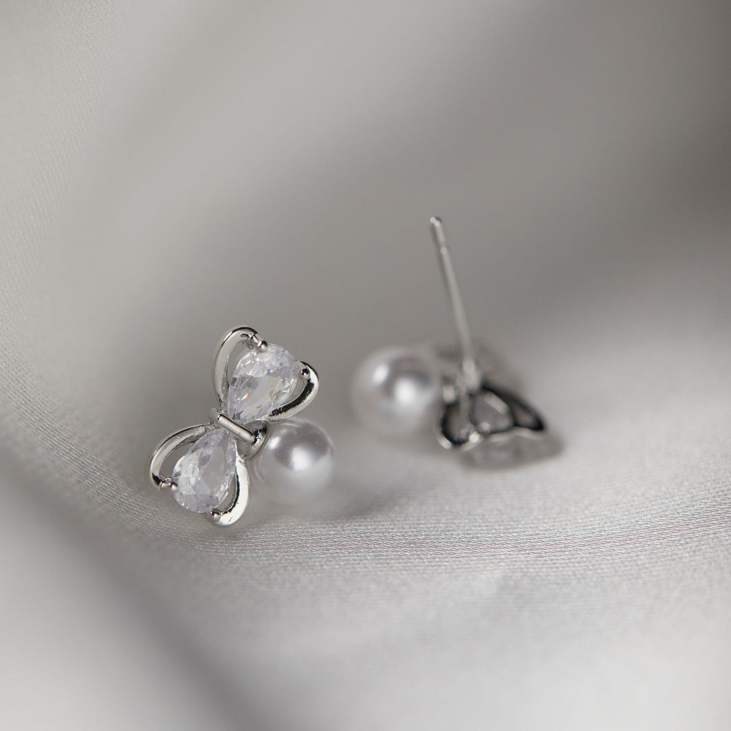 Bowknot Pearl Stud Exquisite Earrings