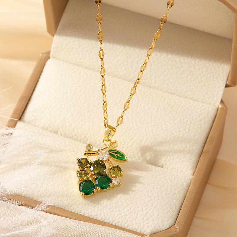 Fashion Design Emerald Grape Necklace For Women