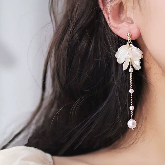 White Petal Long Tassel Round Face Stud Earrings