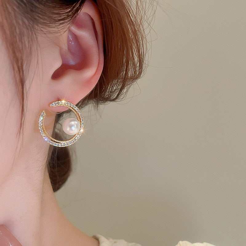 Shiny Pearl Ear Studs