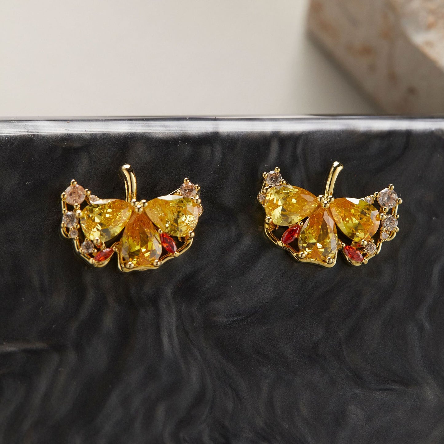 Shimmer Ginkgo Leaf Shimmer Zircon Ear Studs