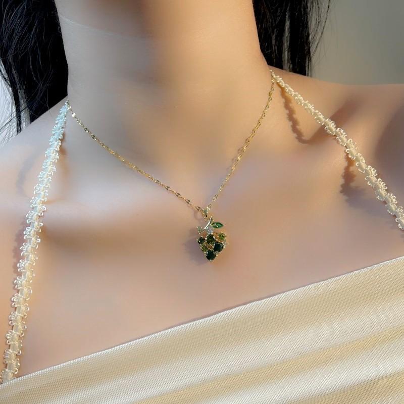 Fashion Design Emerald Grape Necklace For Women