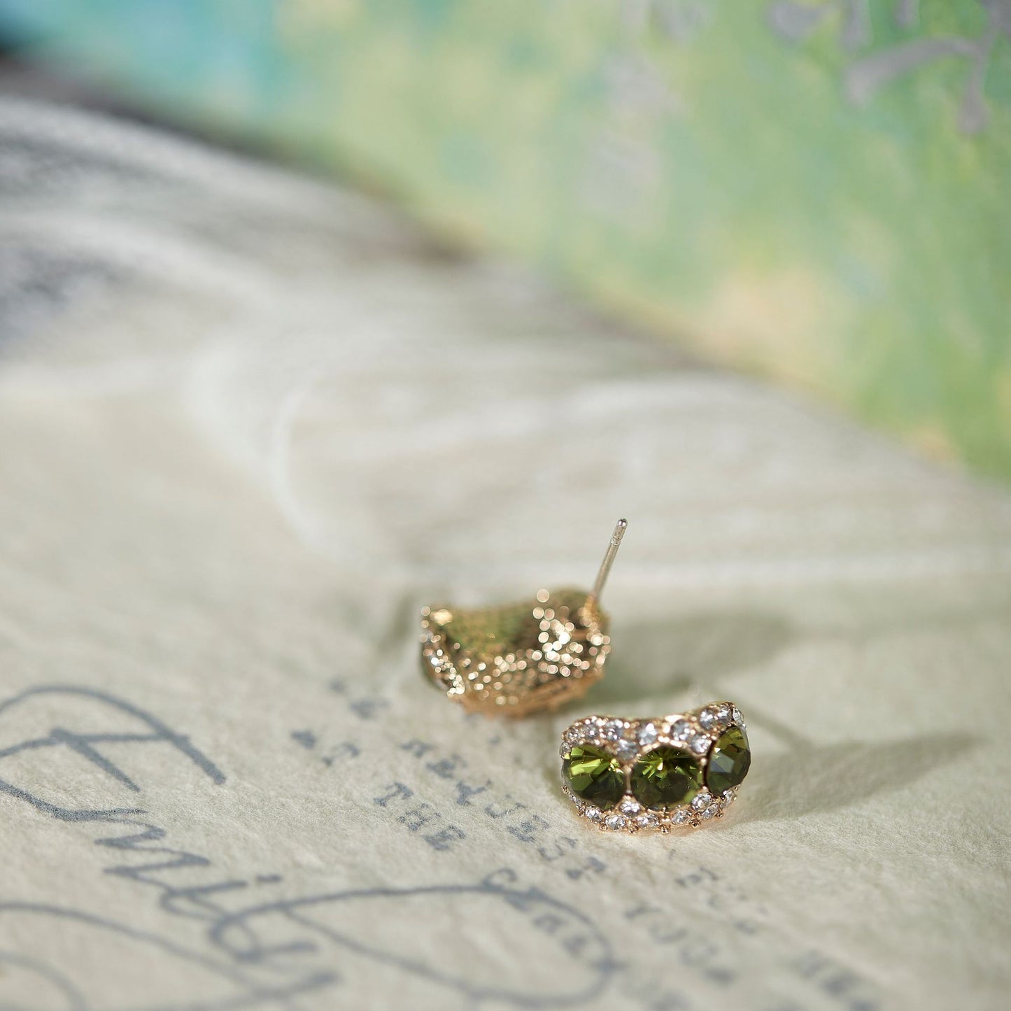 Retro Exquisite Olive Green Zircon Stud Earrings