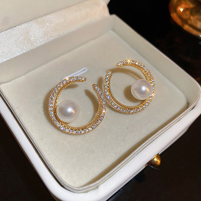 Shiny Pearl Ear Studs