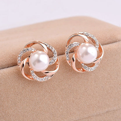 Pearl Elegant Ear Studs