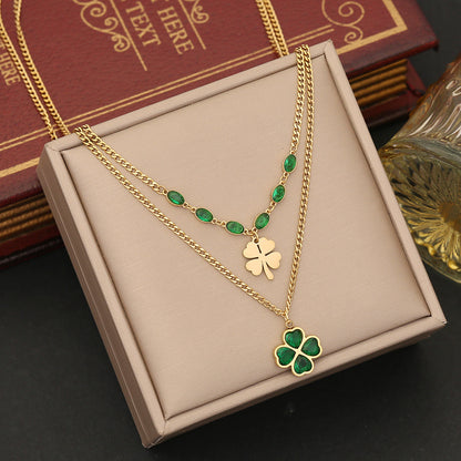 Emerald pendant necklaces