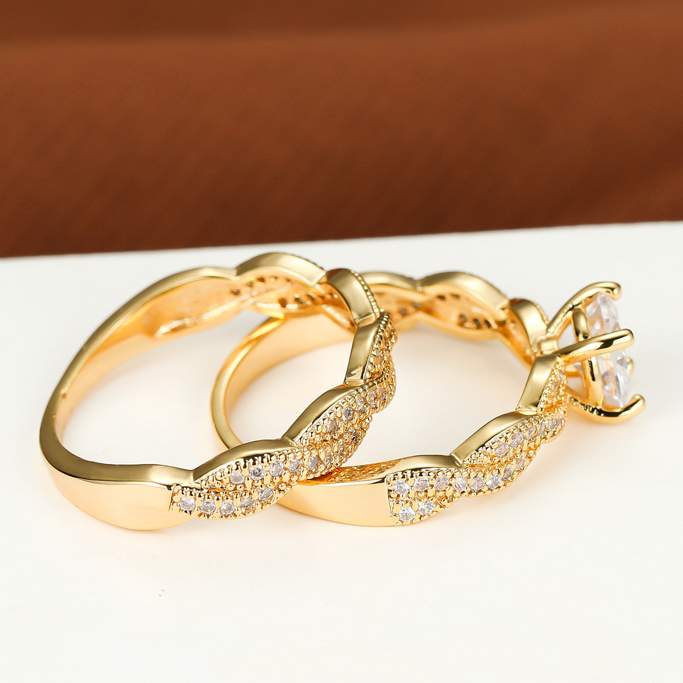 Golden Four-claw Round Cross Twist Ring